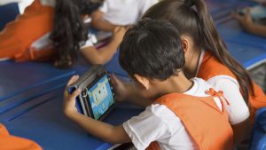 Banco de tabletas, provee dispositivos a niños y niñas de  Guayaquil